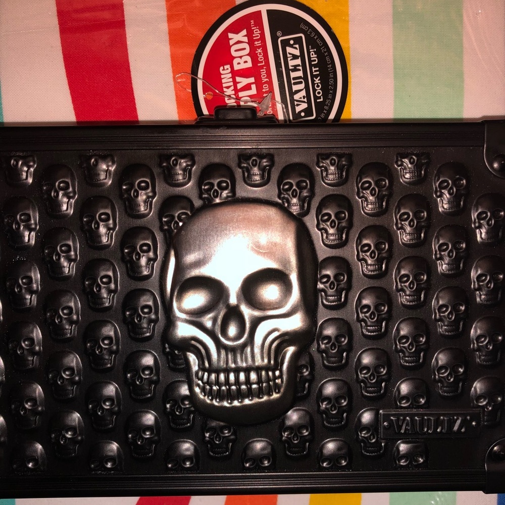 Vaultz Supply Locking Box